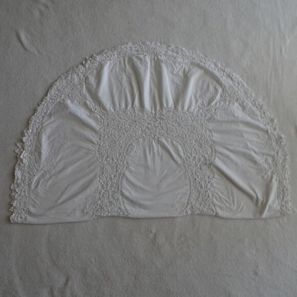 Other - White Lace Trim Tablecloth 60”x 46” Cotton ? Oval Floral